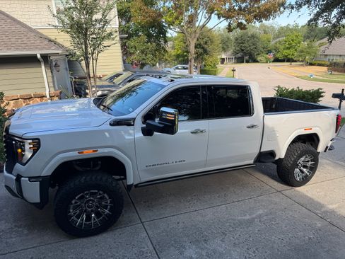 Used 2024 GMC Sierra 3500 Denali Ultimate AWD/4WD image 2