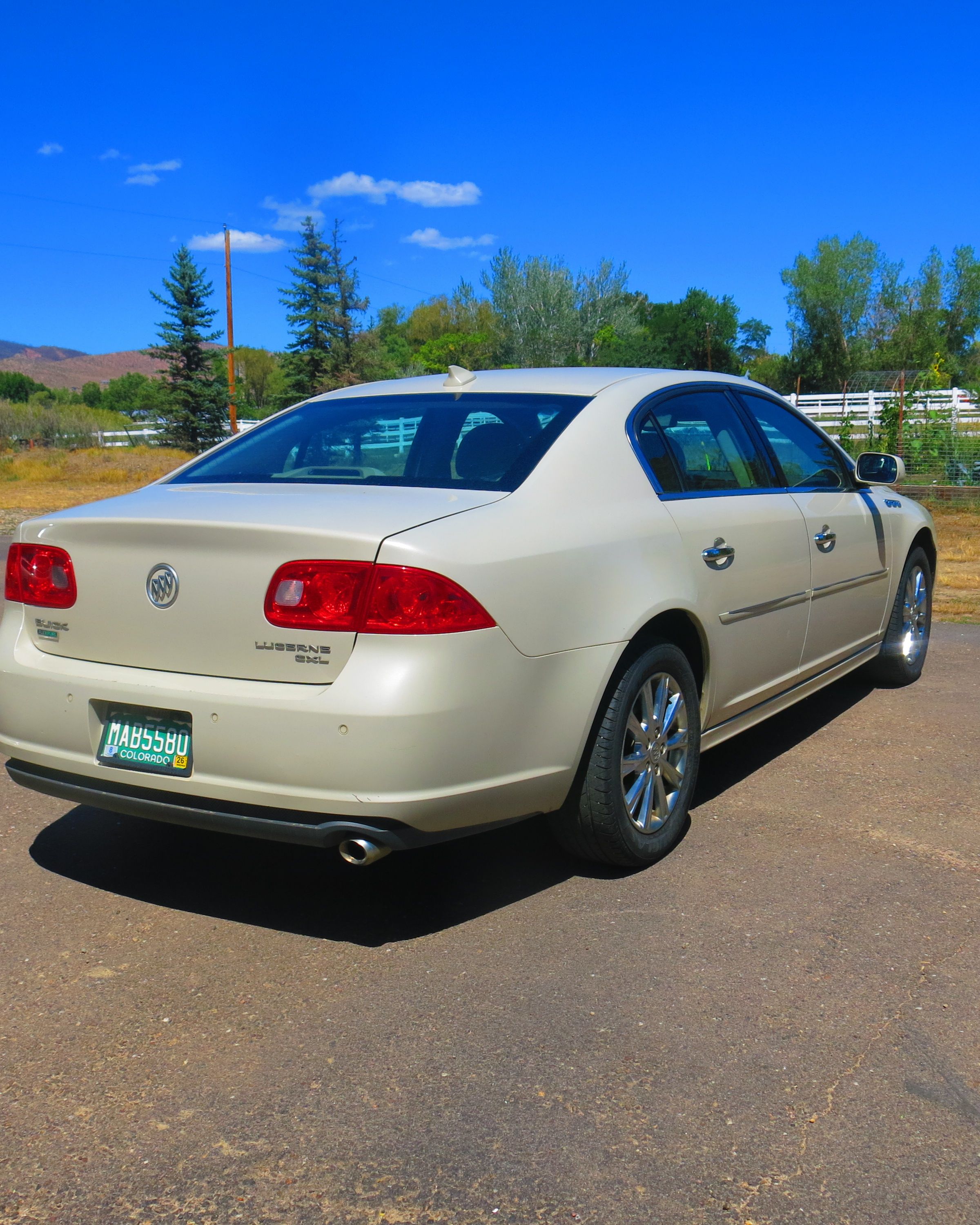 Used 2010 Buick Lucerne CXL FWD image 2