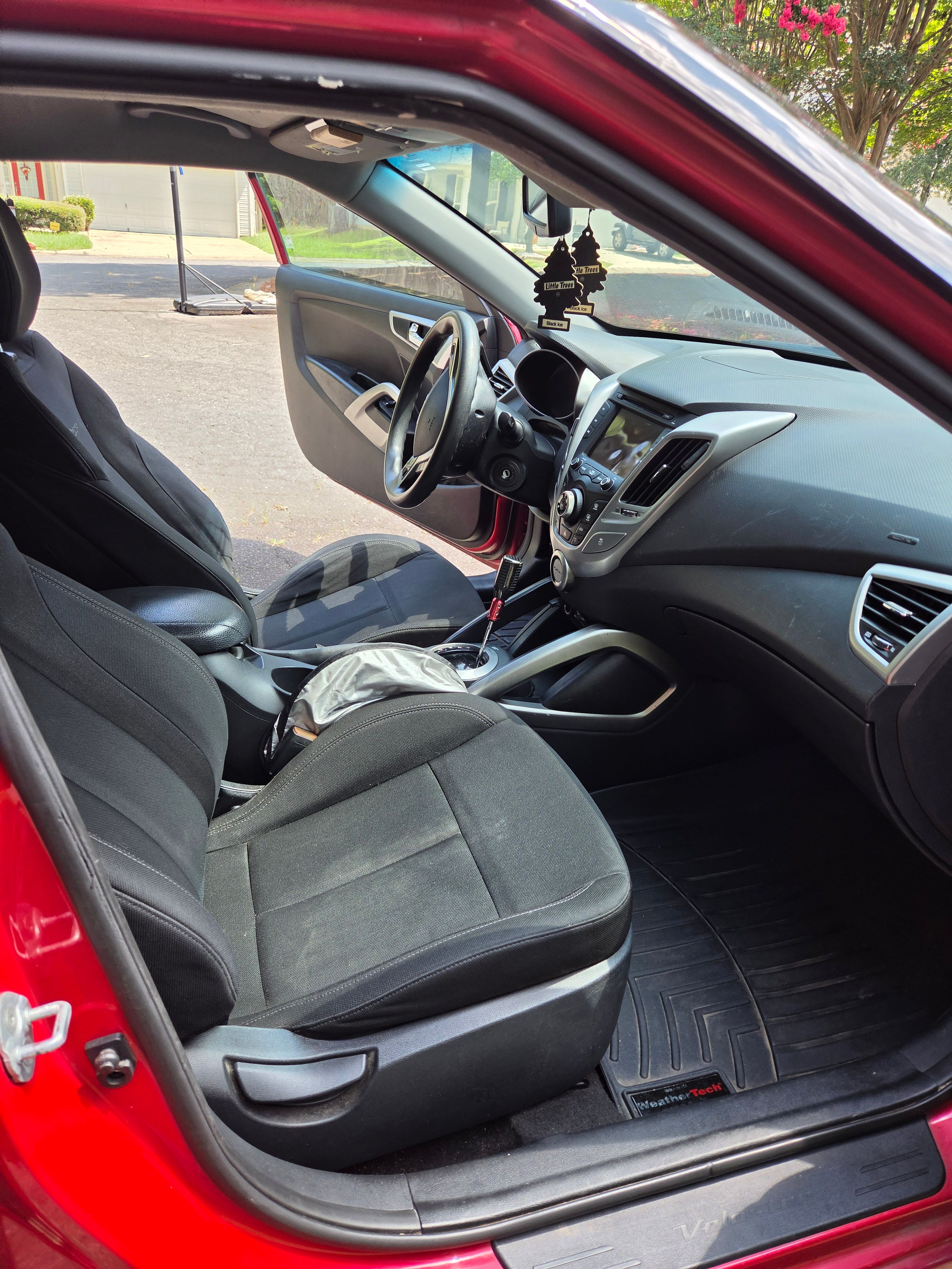 Used 2015 Hyundai Veloster FWD image 13