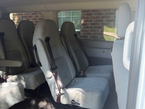 Used 2019 Ford Transit 150 XLT image 6