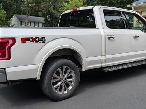 Used 2015 Ford F150 Lariat w/ Equipment Group 502A Luxury AWD/4WD image 4
