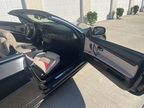 Used 2012 BMW 335i Convertible image 16
