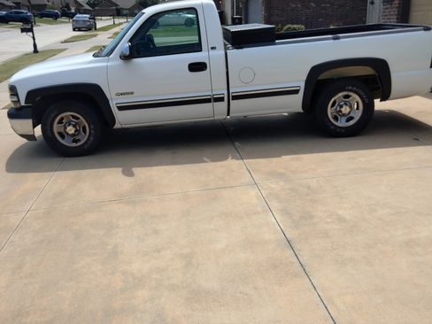 Used 2001 Chevrolet Silverado 1500 LS w/ Firm Ride Suspension Pkg image 1