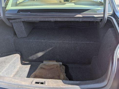 Used 2008 Lincoln Town Car Signature Limited image 12