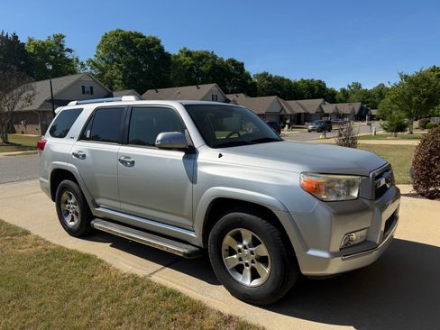 Used 2013 Toyota 4Runner SR5 w/ Convenience Pkg image 9