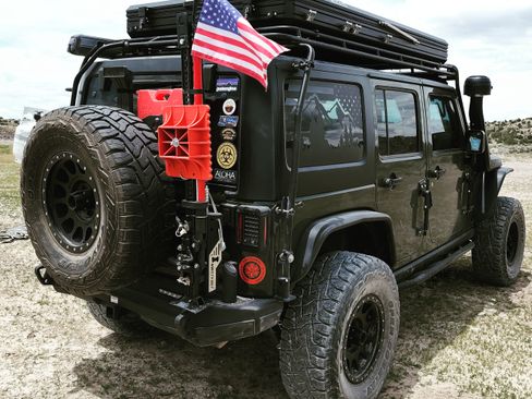 Used 2016 Jeep Wrangler Unlimited Rubicon w/ Connectivity Group image 2