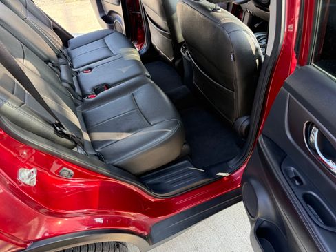 Used 2016 Nissan Rogue SV image 12