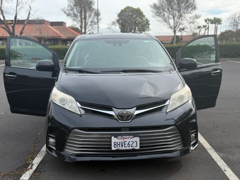 Used 2019 Toyota Sienna XLE image 25