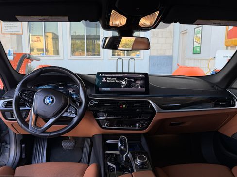 Used 2022 BMW 530e w/ Premium Package RWD image 15