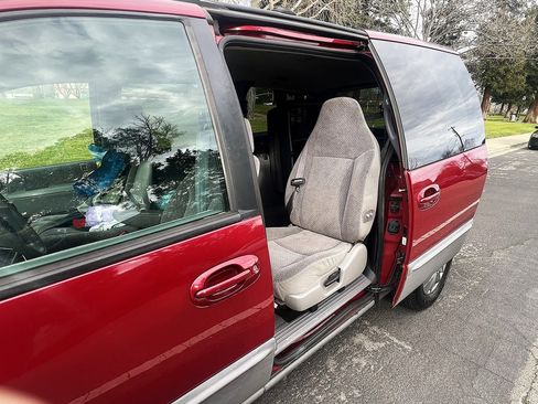 Used 1999 Dodge Grand Caravan LE image 11