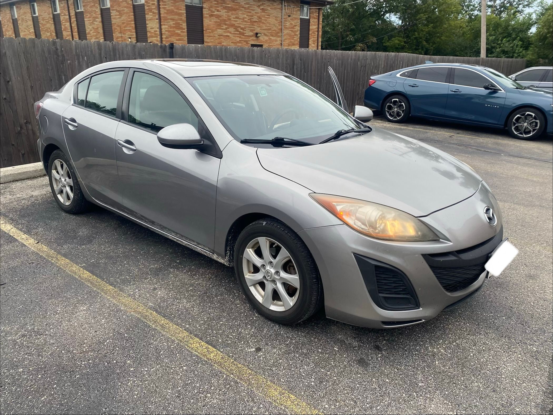 Used 2011 MAZDA MAZDA3 i Touring FWD image 2