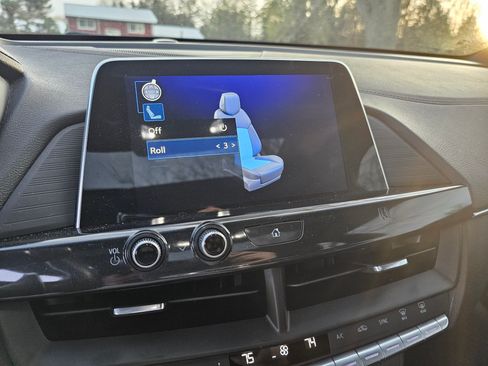 Used 2021 Cadillac CT4 V w/ Technology Package image 8