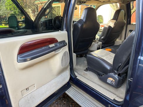 Used 2005 Ford Excursion Eddie Bauer image 9