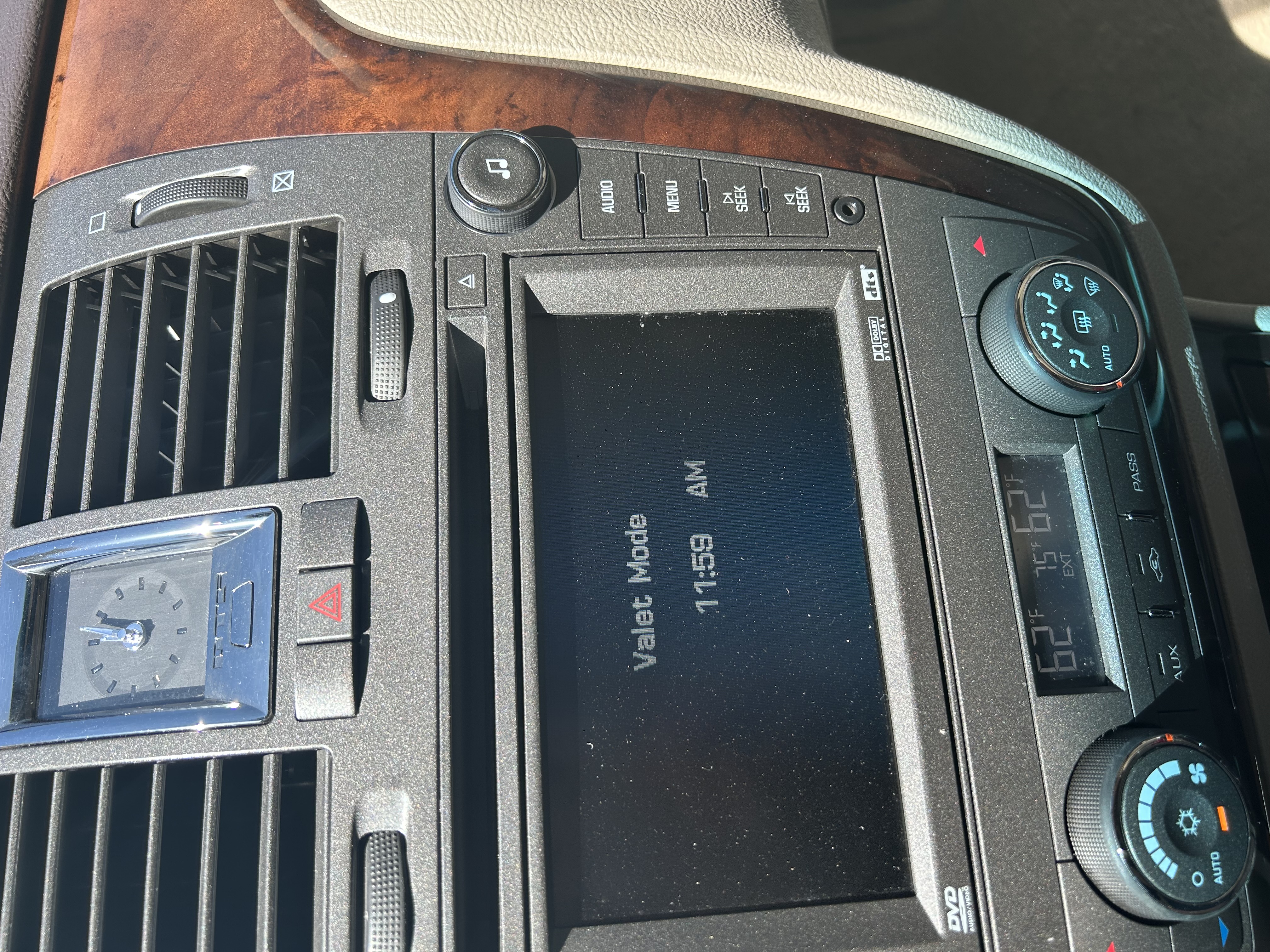 Used 2010 Cadillac DTS Luxury FWD image 17