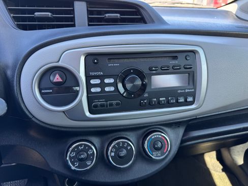 Used 2012 Toyota Yaris LE image 28