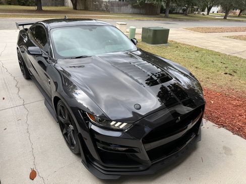 Used 2022 Ford Mustang Shelby GT500 w/ Carbon Fiber Track Pack image 1