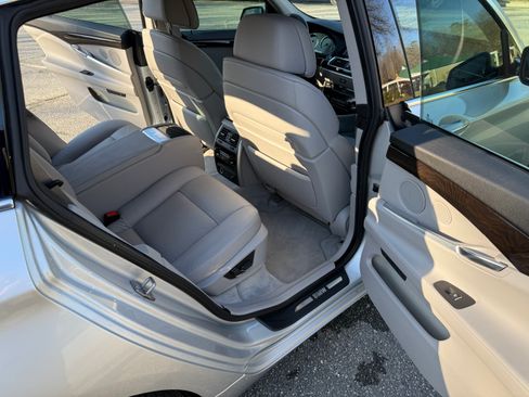 Used 2013 BMW 550i Gran Turismo image 15