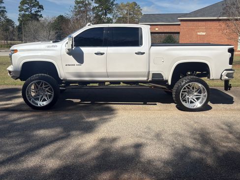 Used 2021 Chevrolet Silverado 2500 High Country w/ Z71 Off-Road Package image 4