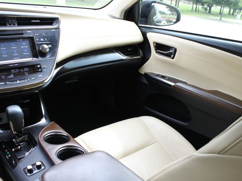 Used 2018 Toyota Avalon XLE Premium FWD image 25