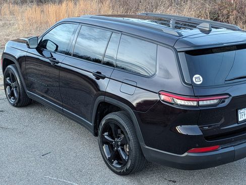 Used 2022 Jeep Grand Cherokee L Limited w/ Black Appearance Package image 21