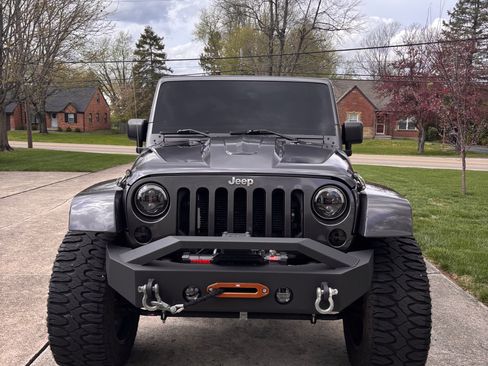 Used 2014 Jeep Wrangler Unlimited Sahara w/ Connectivity Group AWD/4WD image 4