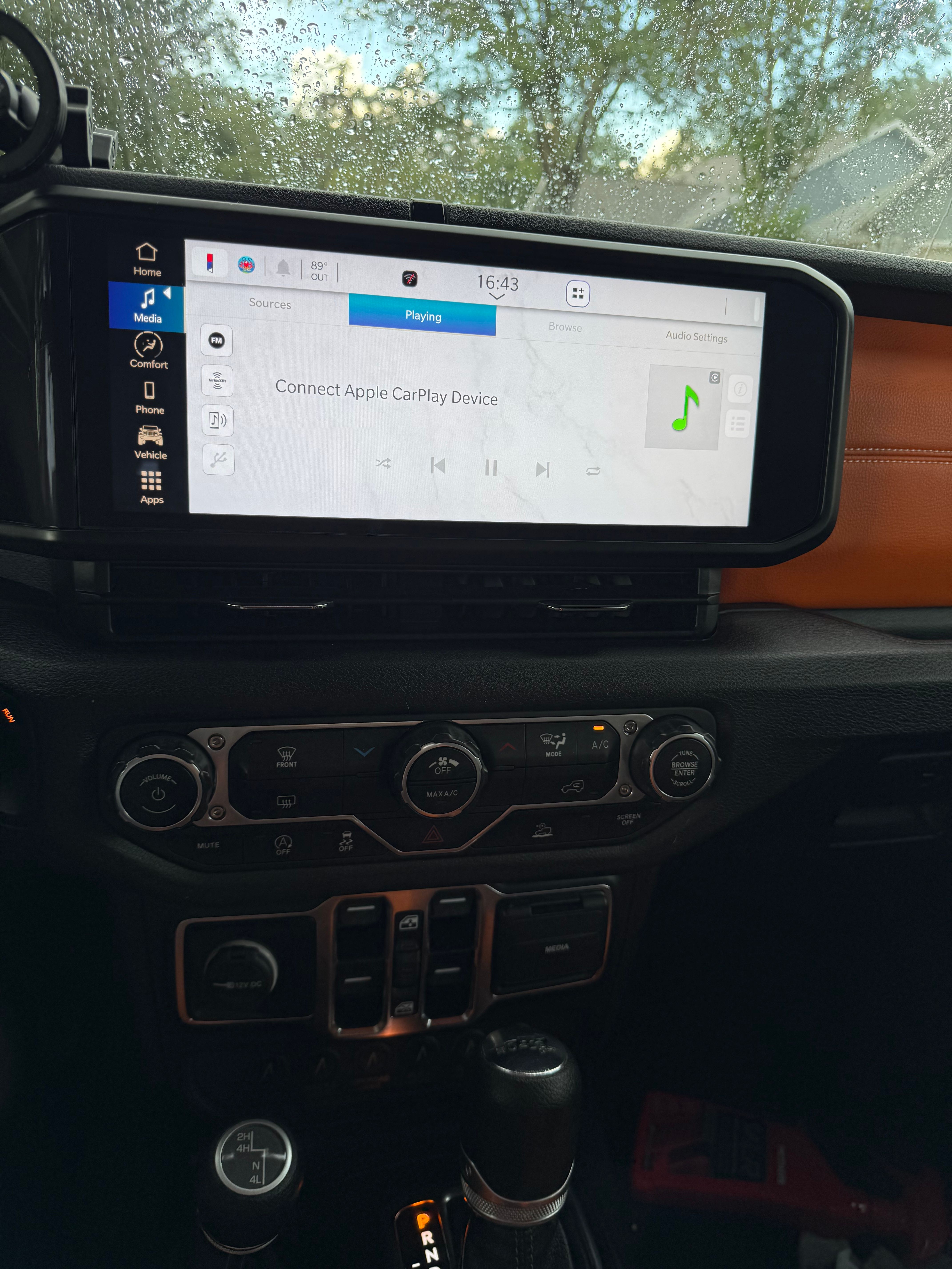 Used 2024 Jeep Gladiator Sport AWD/4WD image 8