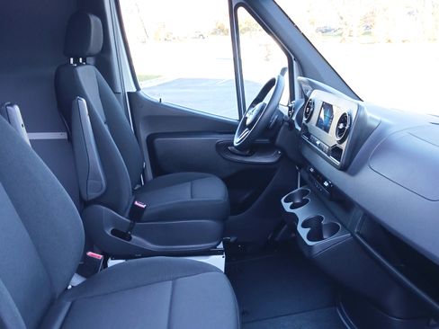 Used 2020 Mercedes-Benz Sprinter 2500 image 5