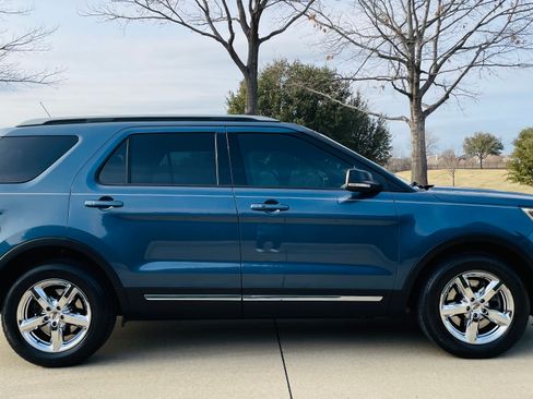 Used 2018 Ford Explorer XLT w/ Equipment Group 201A image 1