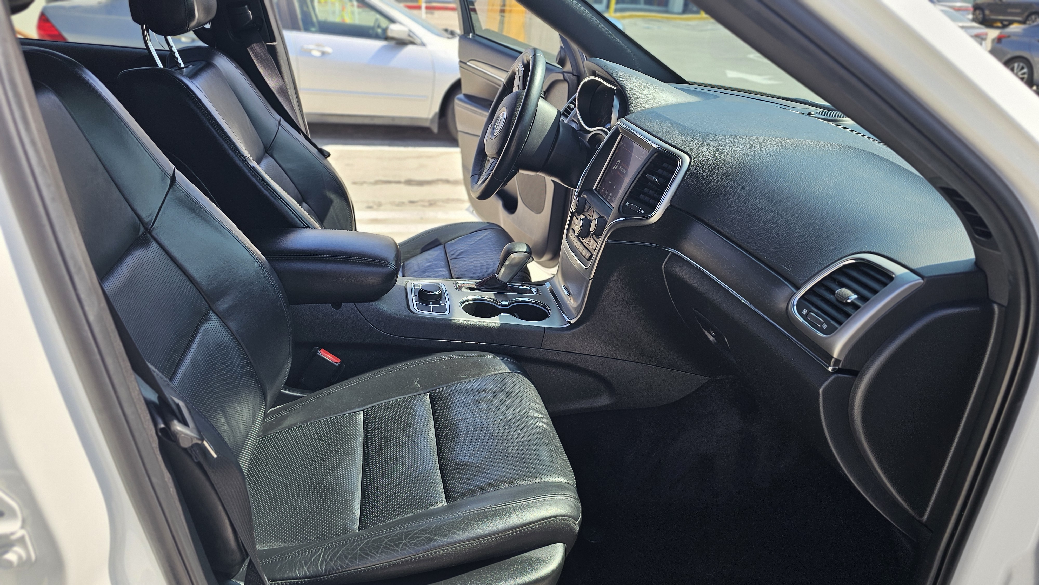 Used 2018 Jeep Grand Cherokee Limited w/ Luxury Group II AWD/4WD image 12