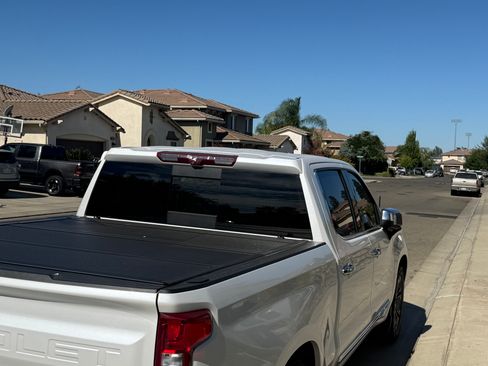 Used 2024 Chevrolet Silverado 1500 High Country w/ Technology Package RWD image 2