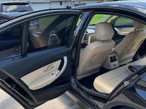 Used 2018 BMW 320i Sedan RWD image 10