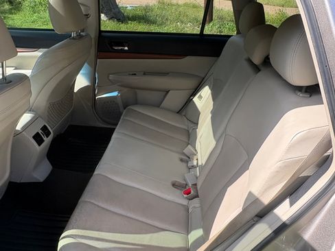Used 2014 Subaru Outback 3.6R Limited w/ Moonroof Package AWD/4WD image 6