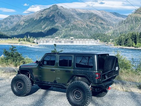 Used 2021 Jeep Wrangler Unlimited Rubicon image 2