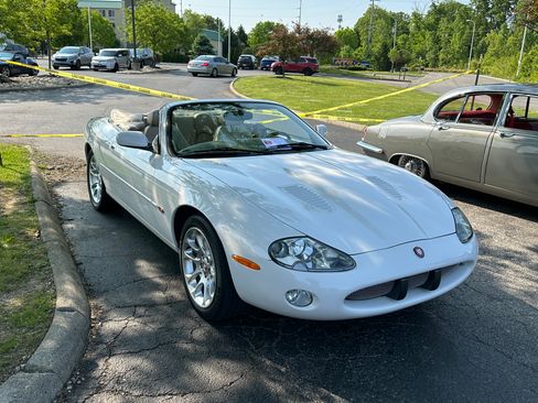Used 2001 Jaguar XKR Convertible image 6