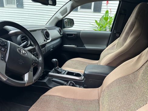 Used 2021 Toyota Tacoma SR5 image 5