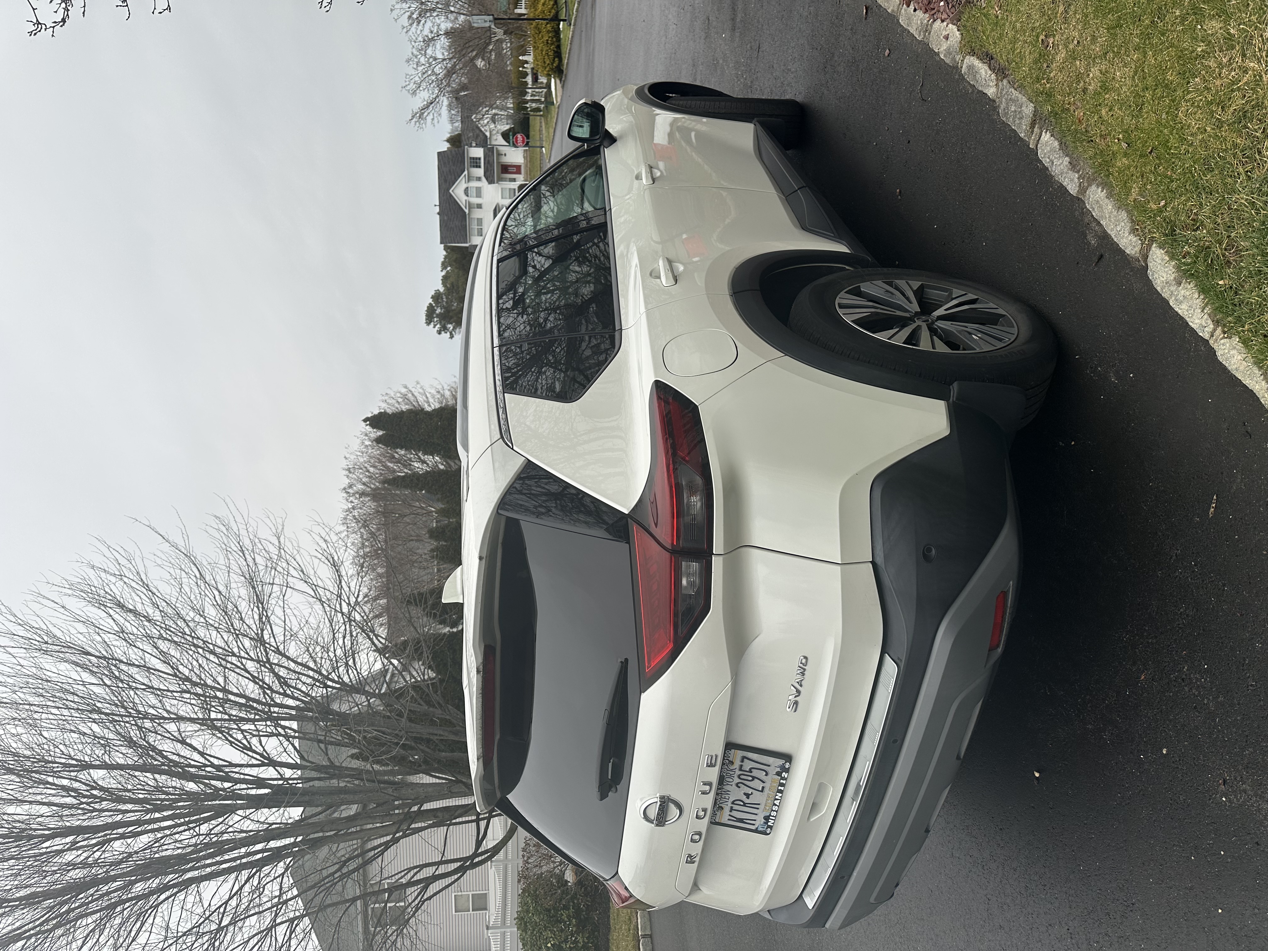 Used 2021 Nissan Rogue SV w/ Premium Package AWD/4WD image 5