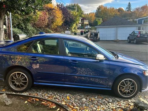 Used 2010 Volvo S40 T5 R-Design image 2