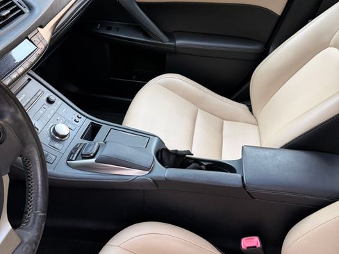 Used 2015 Lexus CT 200h w/ Navigation Package FWD image 15