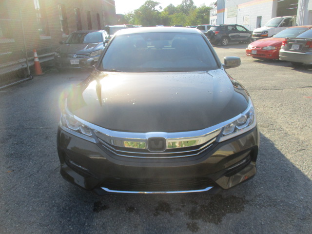 Used 2017 Honda Accord Hybrid Sedan image 2