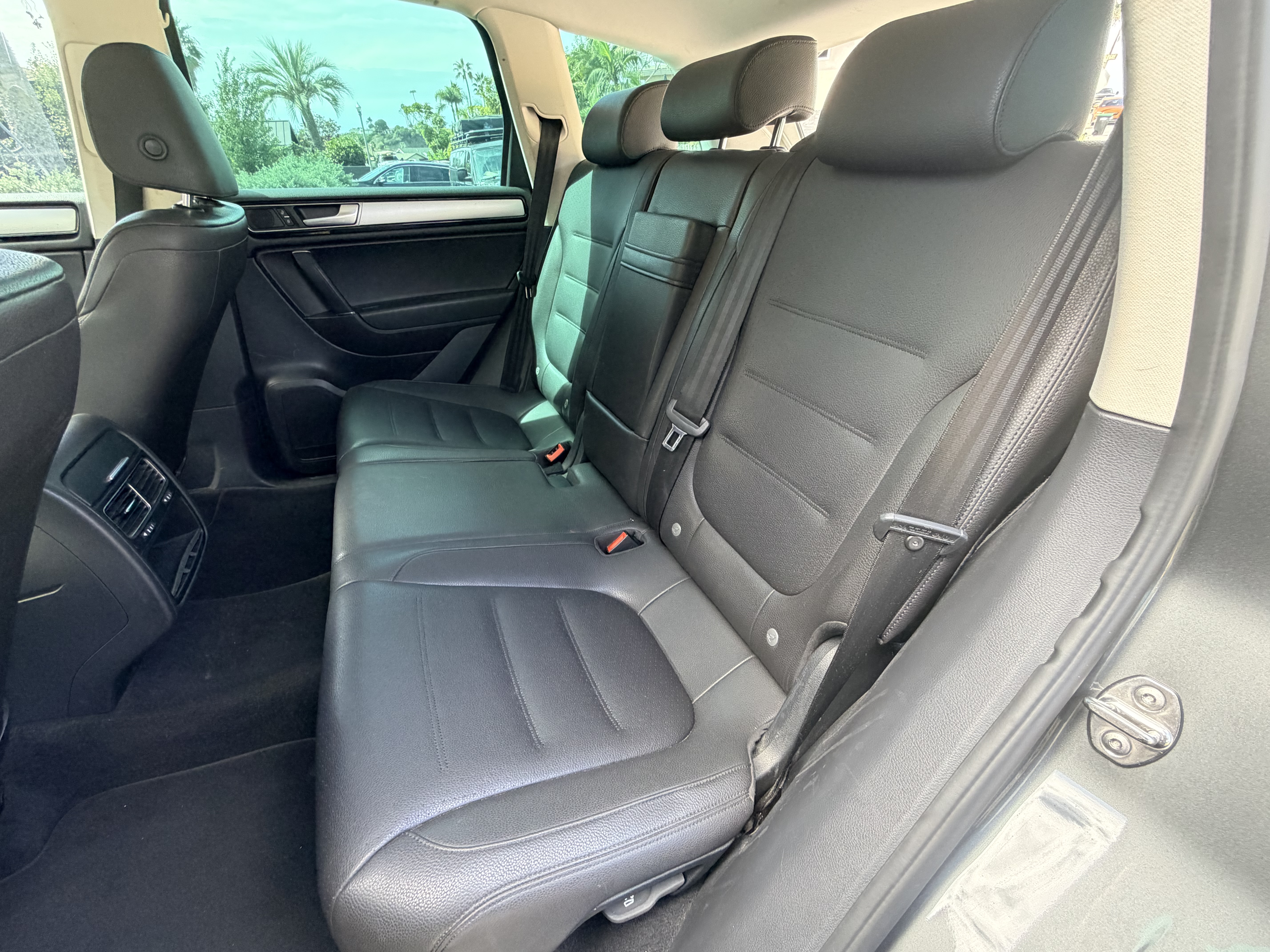Used 2016 Volkswagen Touareg Sport AWD/4WD image 11