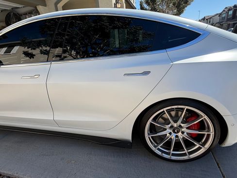 Used 2018 Tesla Model 3 Performance image 5