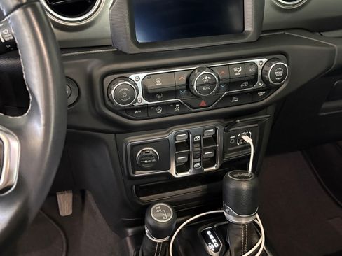 Used 2021 Jeep Wrangler Unlimited Sahara AWD/4WD image 6