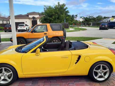 Used 2003 Toyota MR2 image 9