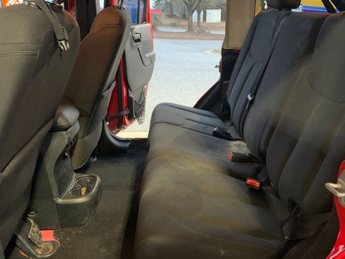 Used 2018 Jeep Wrangler Unlimited Sport S image 10