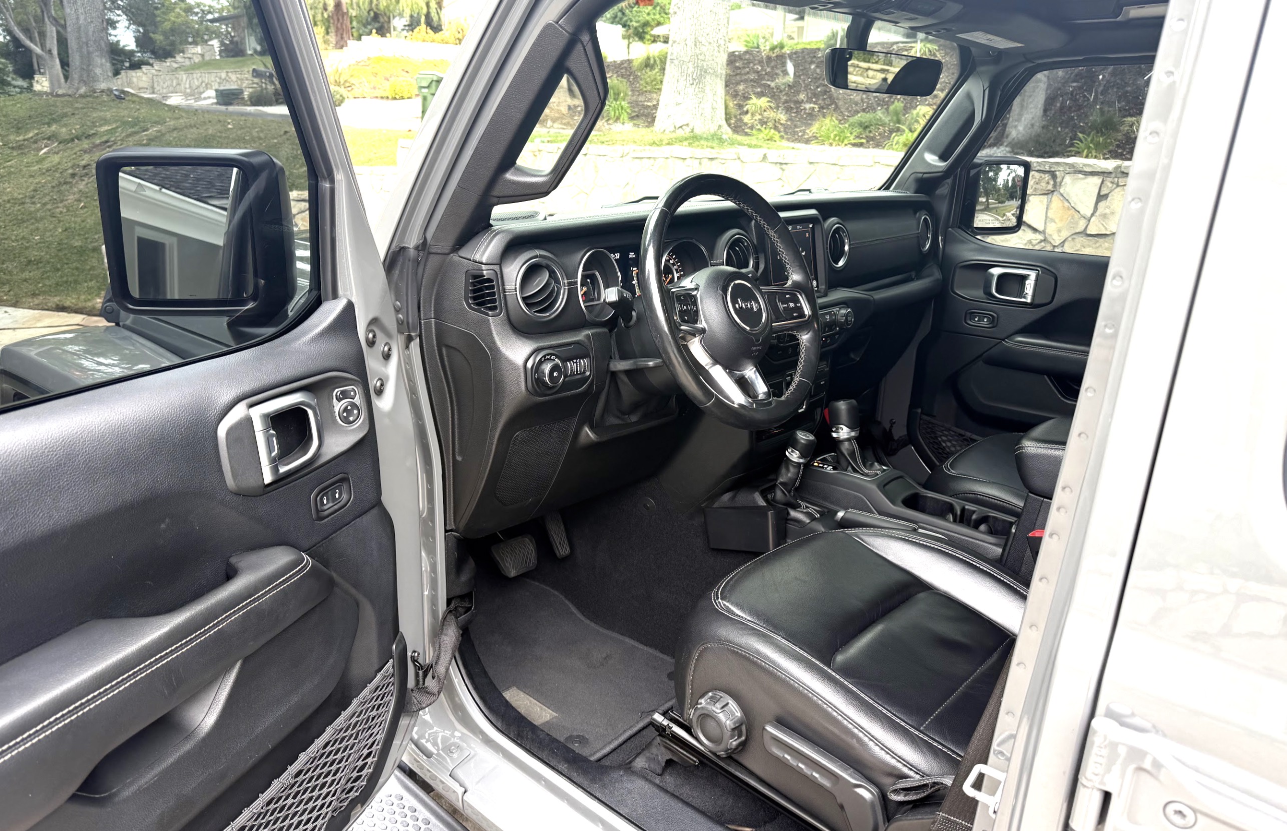 Used 2019 Jeep Wrangler Unlimited Sahara AWD/4WD image 5