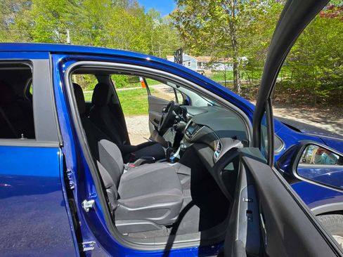 Used 2017 Chevrolet Trax LS AWD/4WD image 6