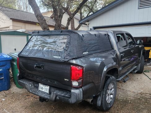 Used 2018 Toyota Tacoma SR5 image 10
