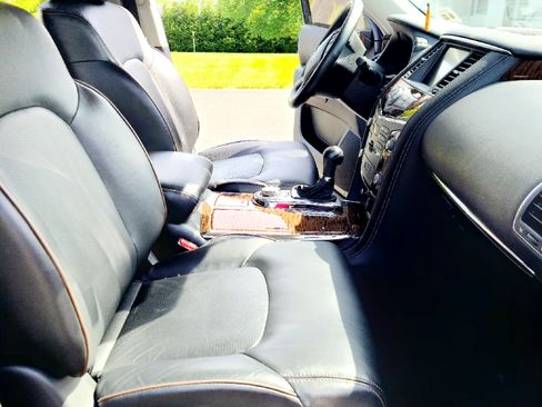 Used 2018 Nissan Armada Platinum w/ Interior Lighting Package image 6