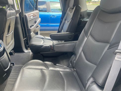 Used 2018 Cadillac Escalade 4WD image 9