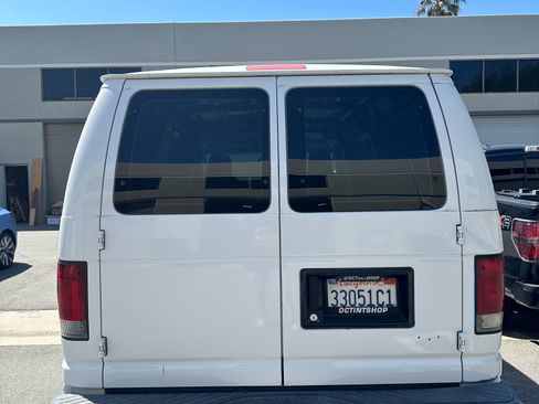 Used 2011 Ford E-150 and Econoline 150 w/ Commercial Cargo Van Pkg RWD image 8